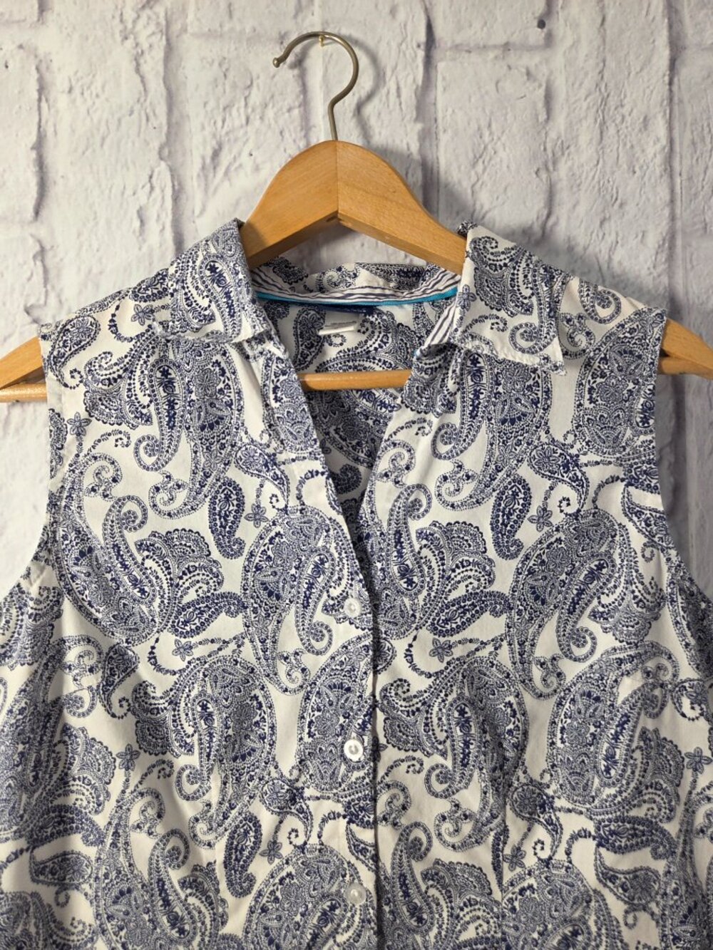 Basic Editions Medium Blue Paisley Button Front Sleeveless Cotton Blend Blouse - Picture 2 of 7